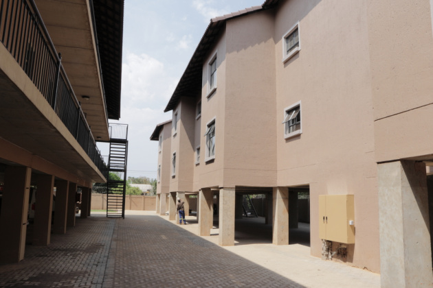 548 25th, Pretoria, 2 Bedrooms Bedrooms, ,2 BathroomsBathrooms,Apartment,For Sale,25th,1003